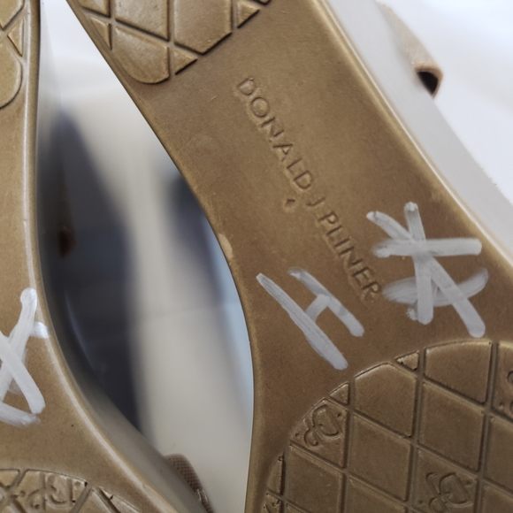 Donald J Pliner Jemm Wedge Sandals Size 6 M Metalic Stretch Natural Gold - Picture 10 of 11